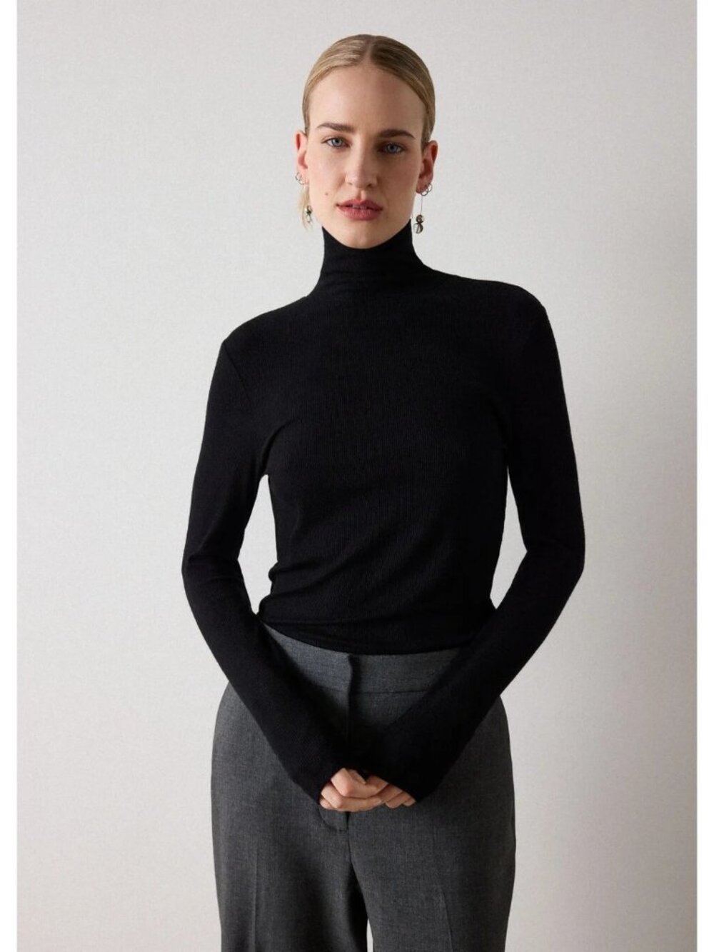 H&M Black Ribbed Turtleneck Long Sleeve Sweater Top Womens 2XL Viscose Elastane